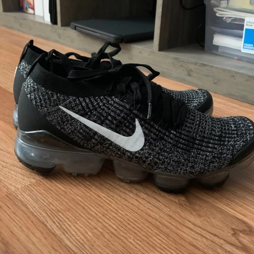 Black vapormax